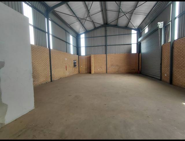 272M² WAREHOUSE TO LET IN CLAYVILLE